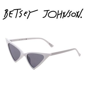 🆕NWT 💋Betsey Johnson Future Play Cat Eye Sunglasses